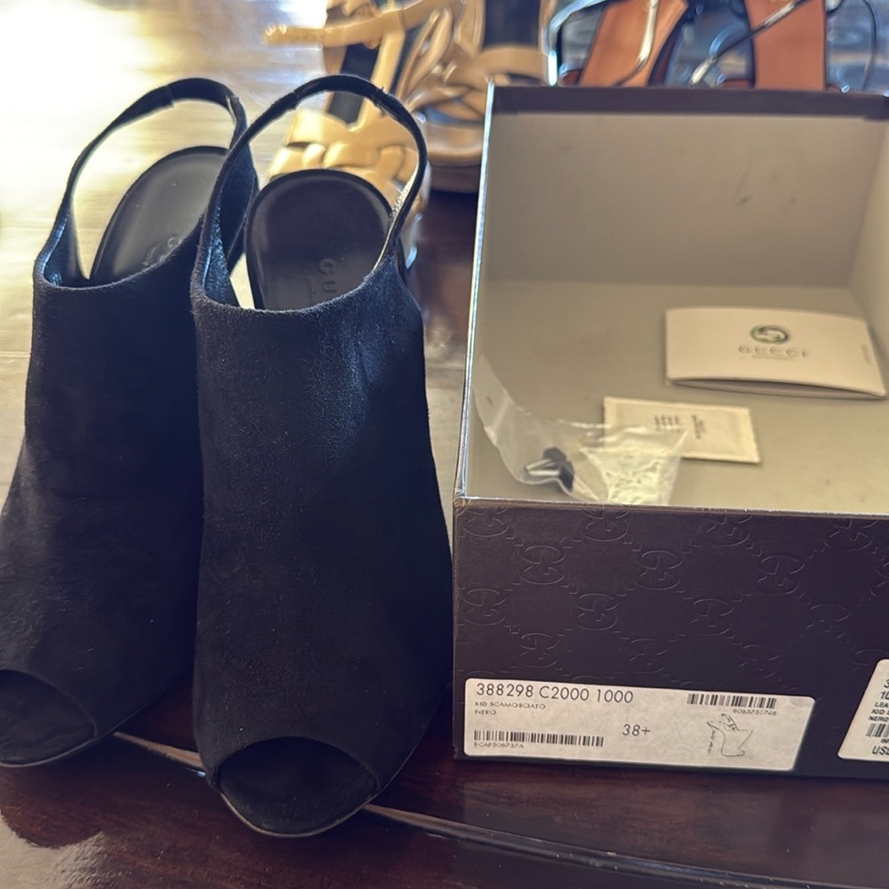 BRAND NEW NEVER WORN GUCCI HEELS WITH RHINESTONE DETAIL